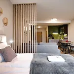 Apartment 4 People Studio, Lake, Sauna & Gym *