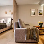 4 People Studio, Lake, Sauna & Gym