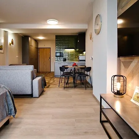 4 People Studio, Lake, Sauna & Gym *