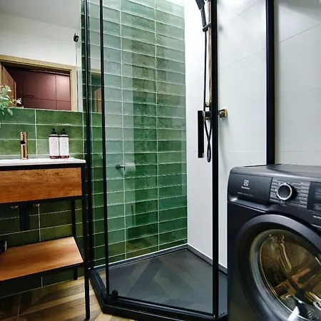 4 People Studio, Lake, Sauna & Gym Apartment