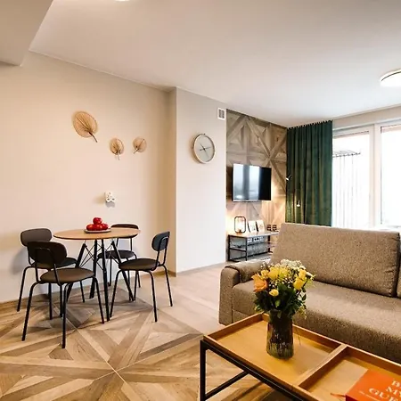 4 People Studio, Lake, Sauna & Gym