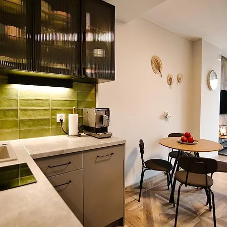 Daire 4 People Studio, Lake, Sauna & Gym