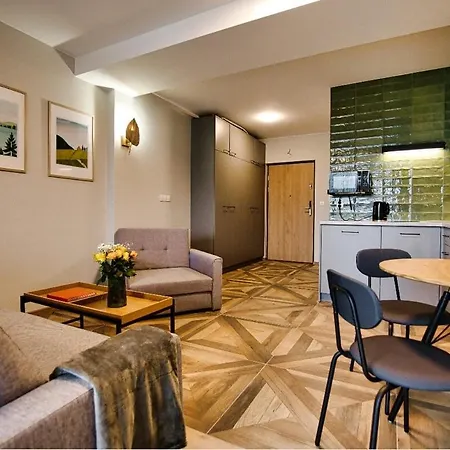 4 People Studio, Lake, Sauna & Gym Apartment *