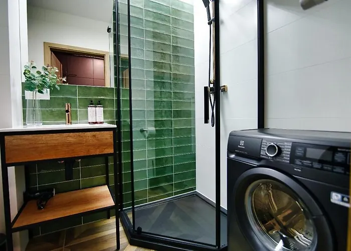 4 People Studio, Lake, Sauna & Gym דירה