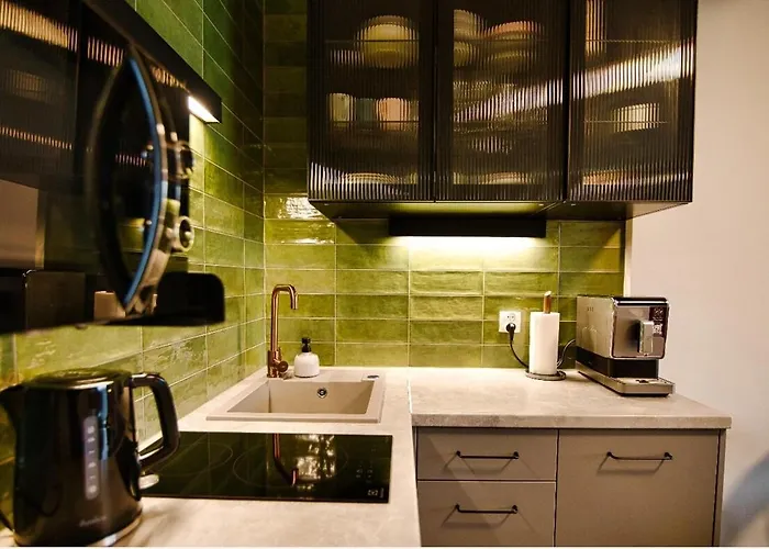 4 People Studio, Lake, Sauna & Gym *